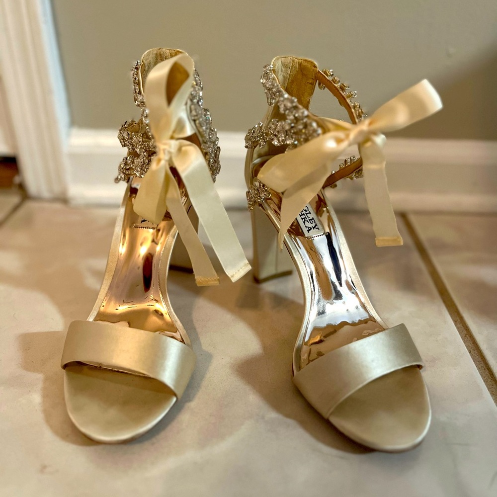 Badgley Mischka Everafter Embellished Block bridal shoes size 7